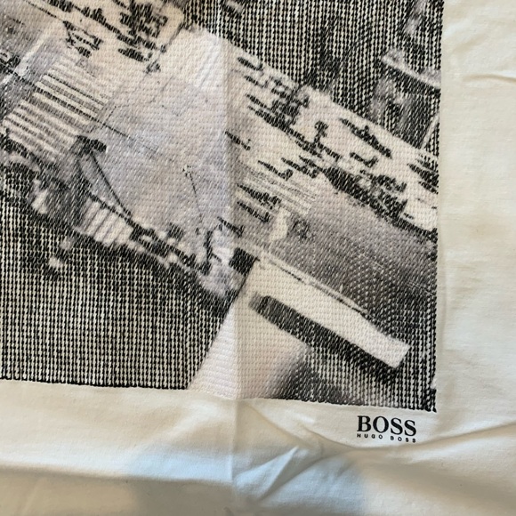 Hugo boss graphic tee - Picture 2 of 3